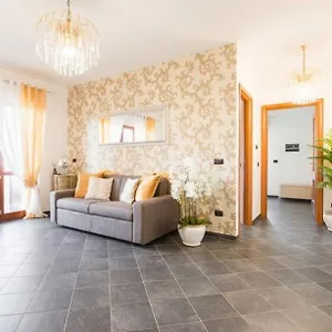 Giramondo Gold Airport Apartment
